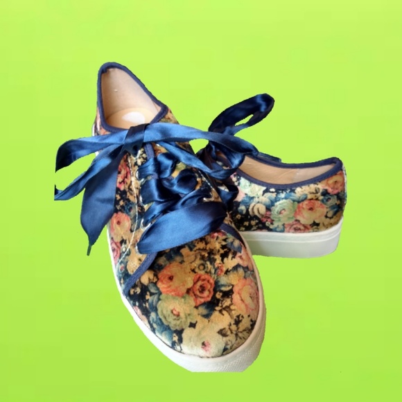 Dirty Laundry Shoes - Dirty Laundry Velvet Floral Sneakers Size 7 1/2